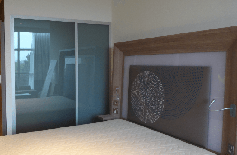 Novotel Switchable Smart Glass hotel shower screen